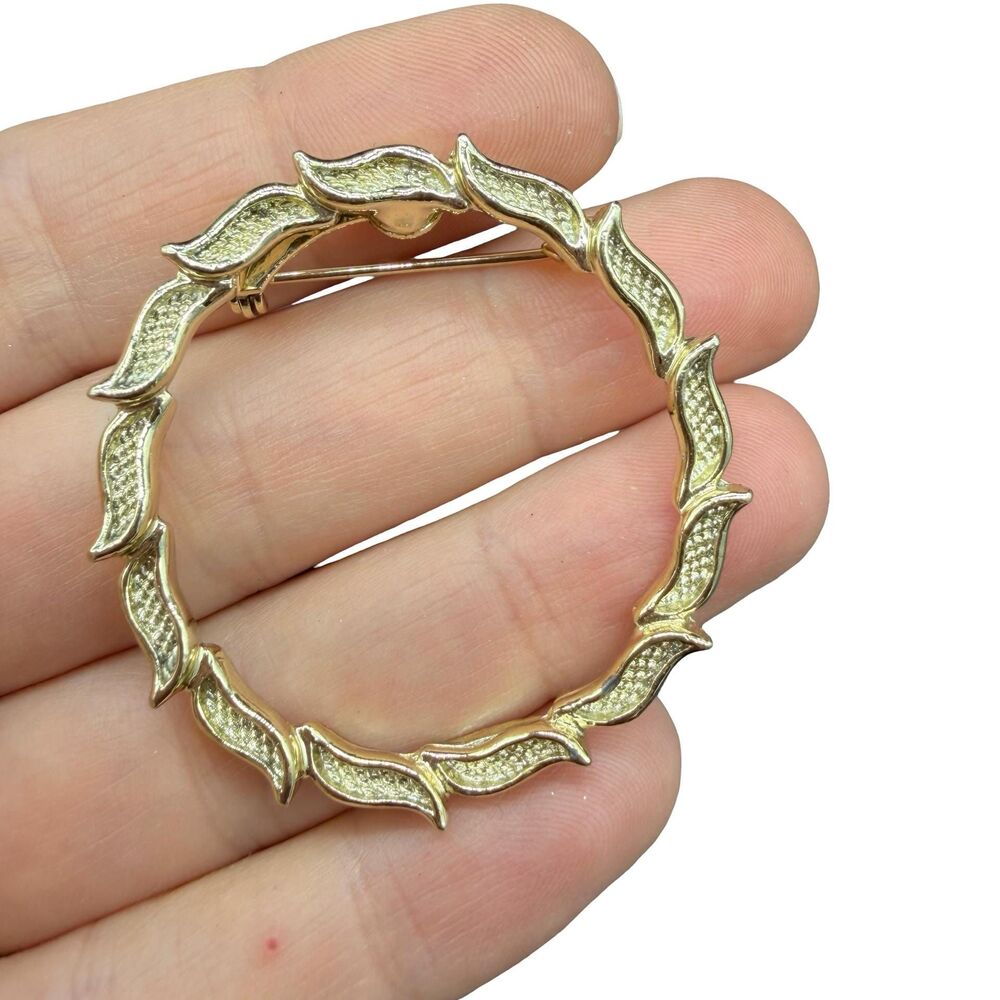 Vintage Jewelry Gold Tone Leaf Wreath Brooch Wreath Pin Gold Leaf Circle Brooch